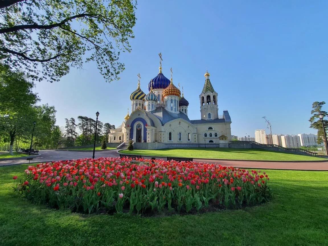 Православный храм на территории Патриаршего подворья в Переделкино