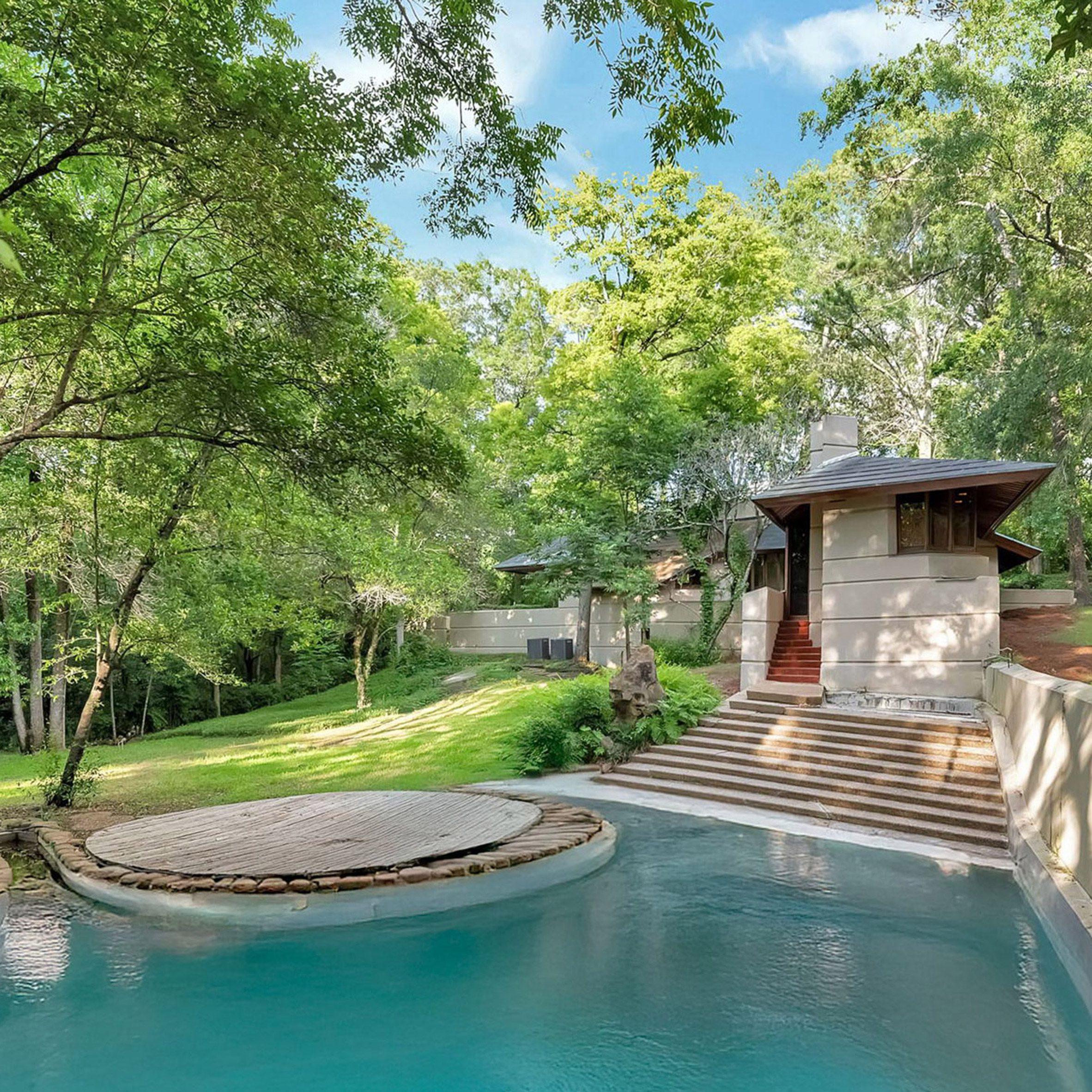 Интерьер театра Hillside