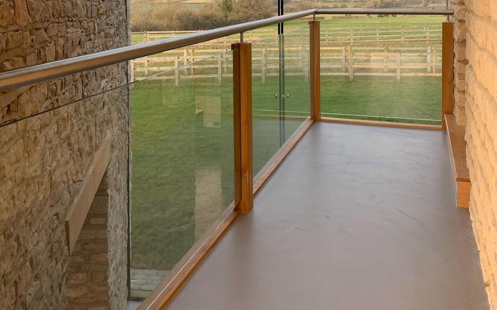 Микроцемент от The Decorative Surface Company: бесшовное покрытие для дизайна отелей и ресторанов
