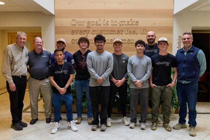 OFS и Southridge High School выпустили первый поток программы Crafted: как школьники создают мебель для своего учебного заведения