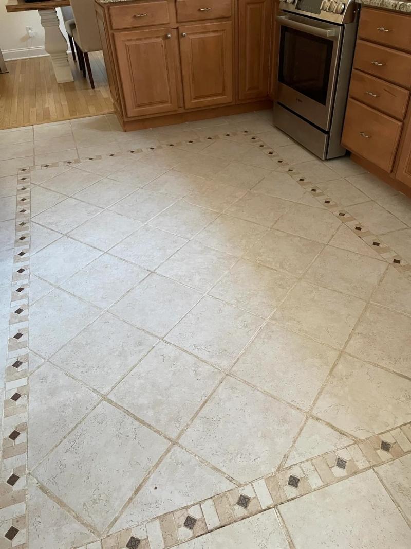 Арочная конструкция над окном
