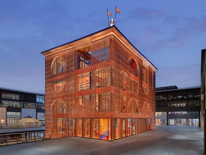 Фасад бутика Hermès с керамической вуалью
