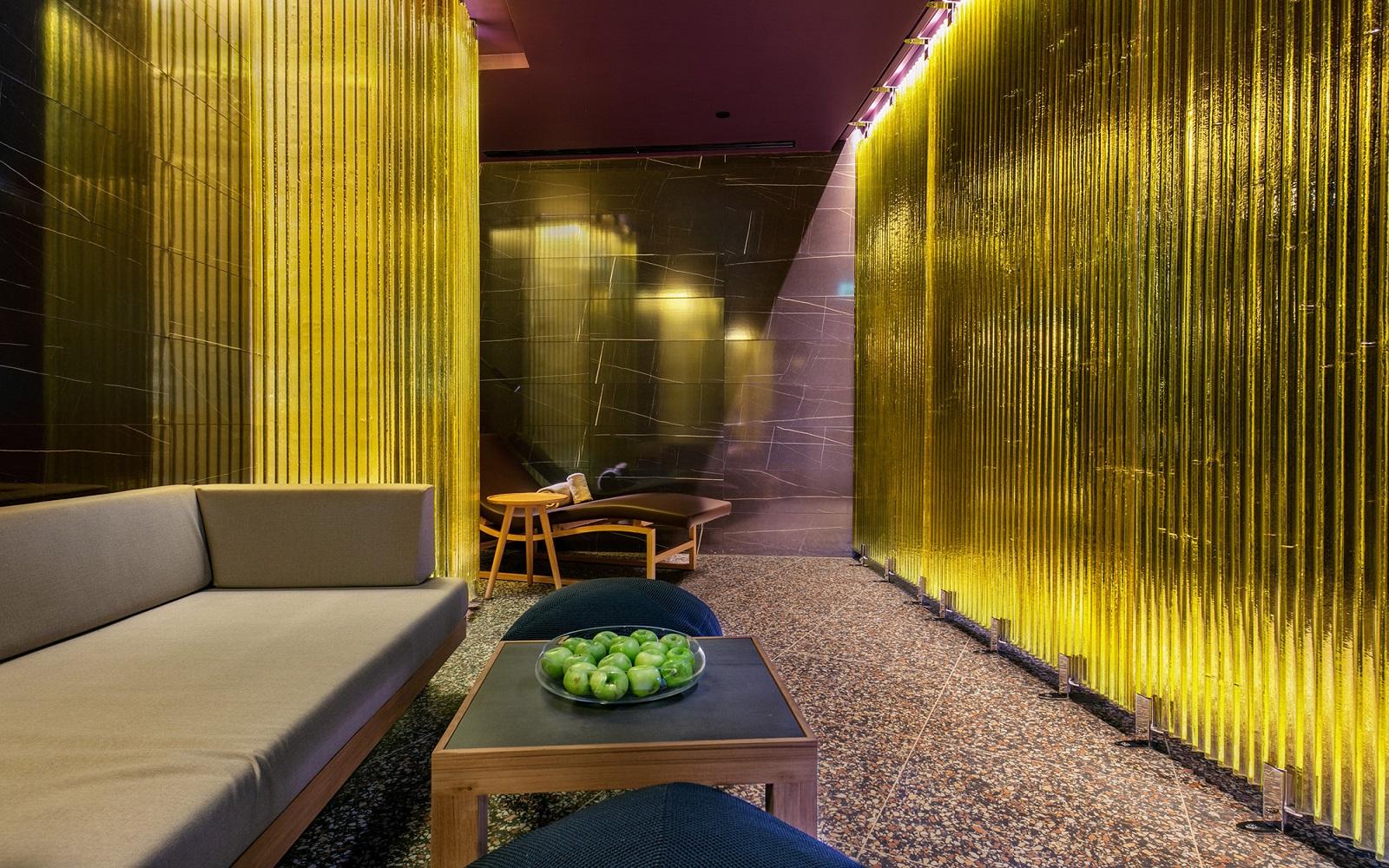 Как стекло и свет формируют пространство: проект освещения в Vitality Hotel Punta на Мали-Лошине