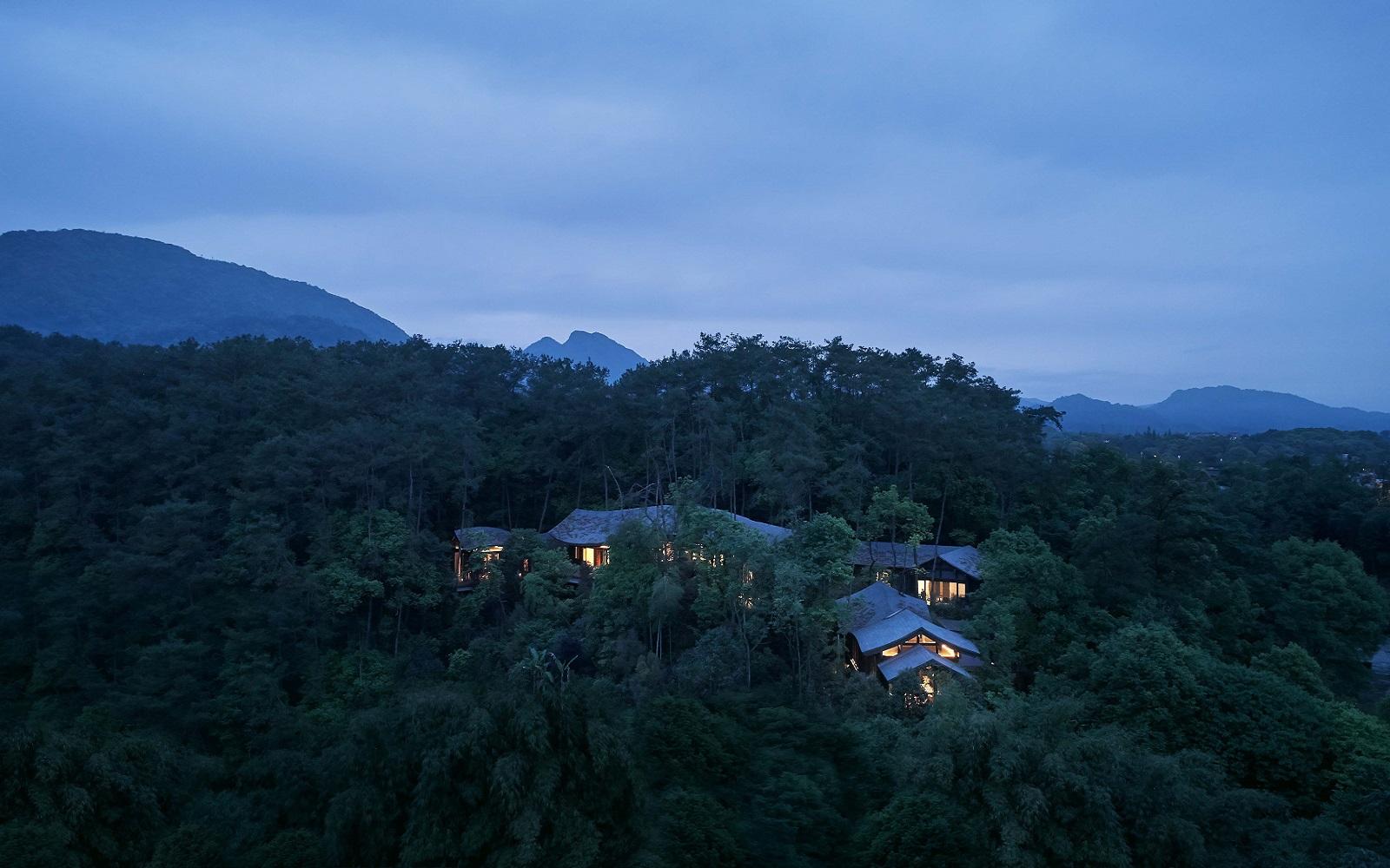 Banyan Tree Mount Emei: горный курорт у подножия священной горы Эмэй в Китае