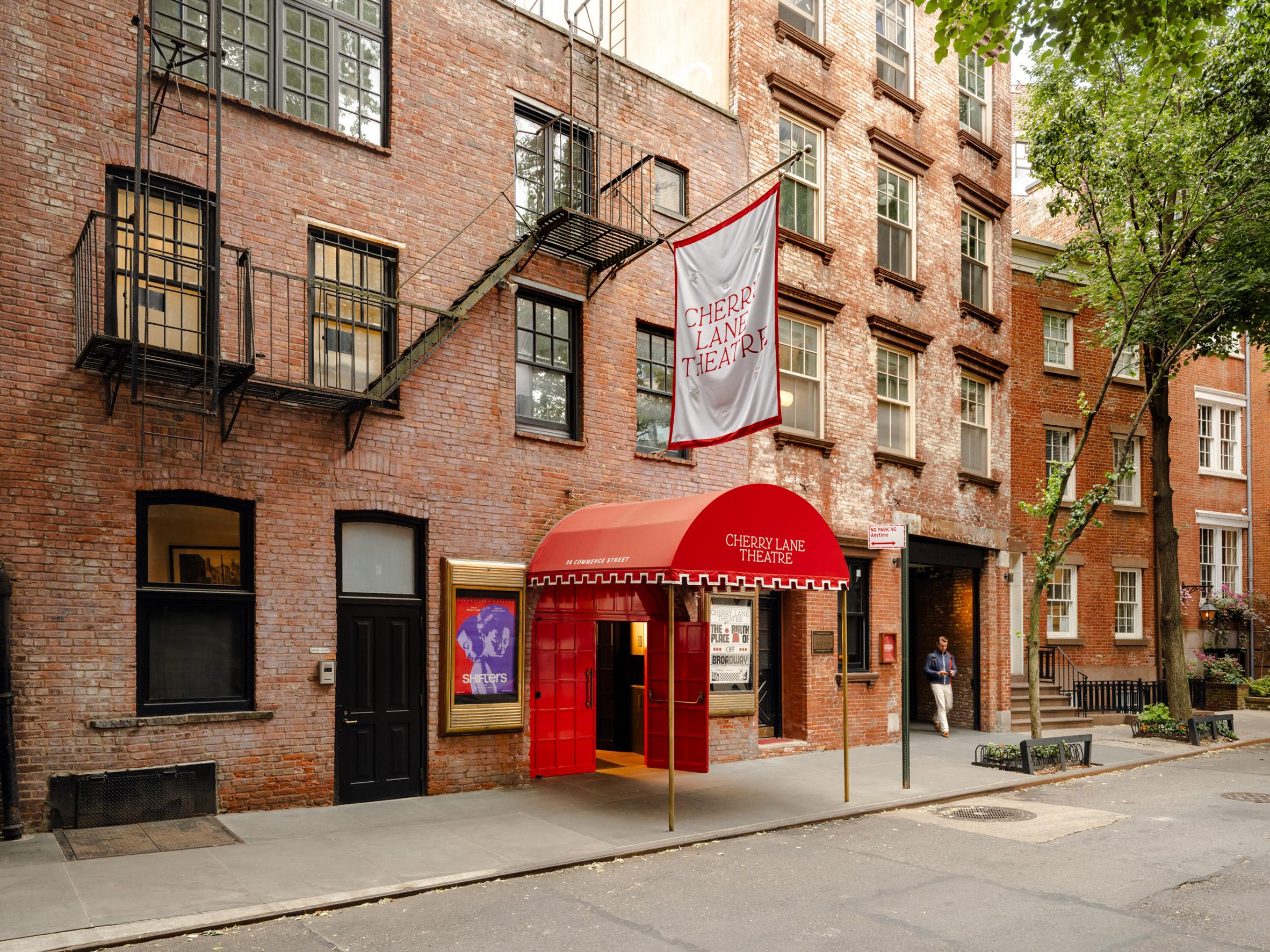 Фасад театра Cherry Lane